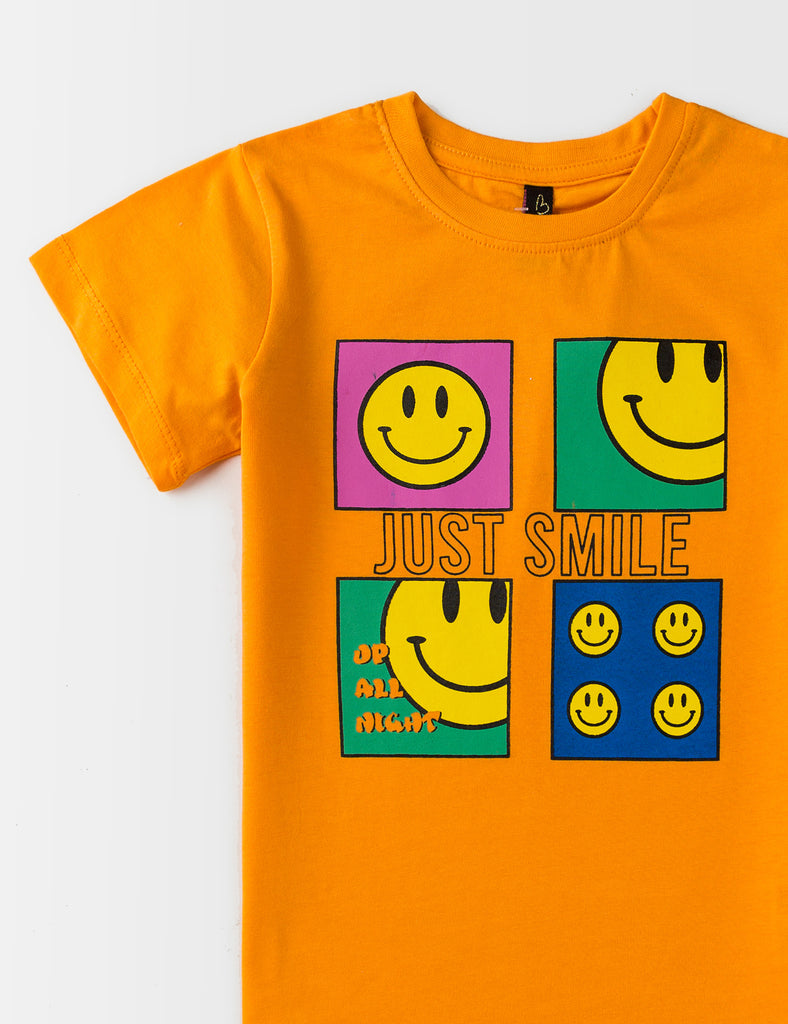 JUST SMILE GRAPHIC TEE